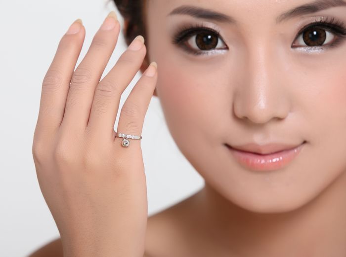 Как носить кольца на пальцах женщине 