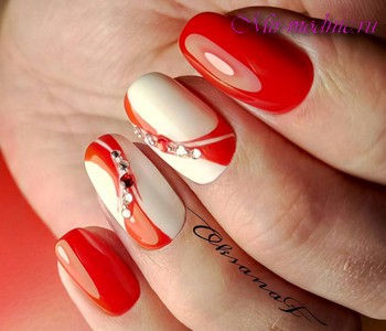 Красно белый дизайн ногтей