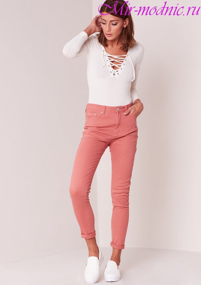 Модные джинсы весна лето 2018 фото женская